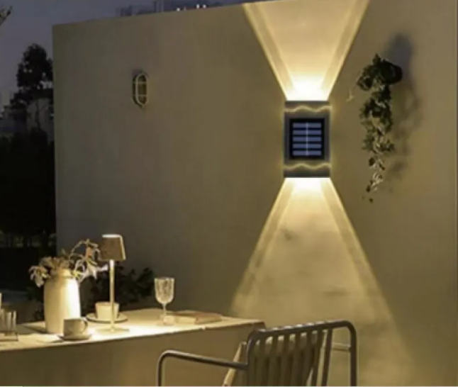 Zonne-energie LED buitenwandlamp – moderne tuin- en schuttinglamp