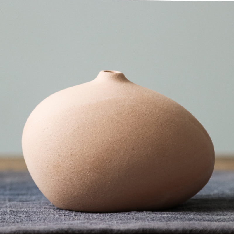 Minimalist Nordic Ceramic Vase – Elegant Home Decor