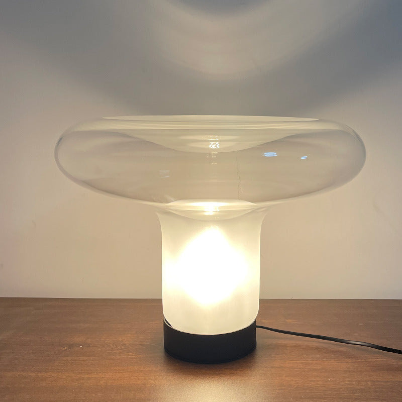 Lampada da tavolo di design italiano in vetro – Lume da comodino di lusso per un arredamento elegante