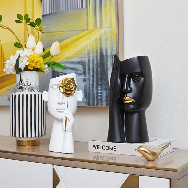 Creative Modern Vase – Sculptural Living Room Decor
